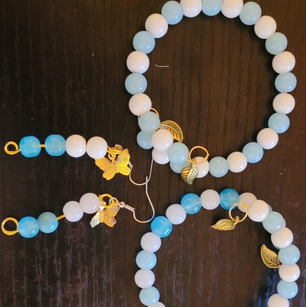 Handmade Bangle Bracelet with glass beads /Earing set Blue White